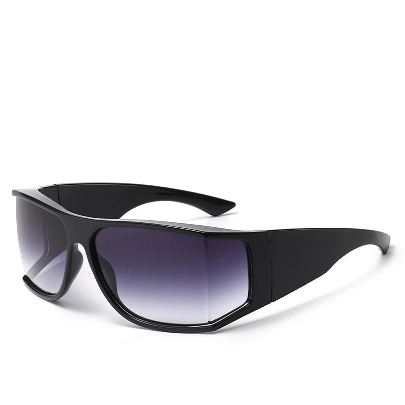 Lunettes de soleil à verres incurvés
